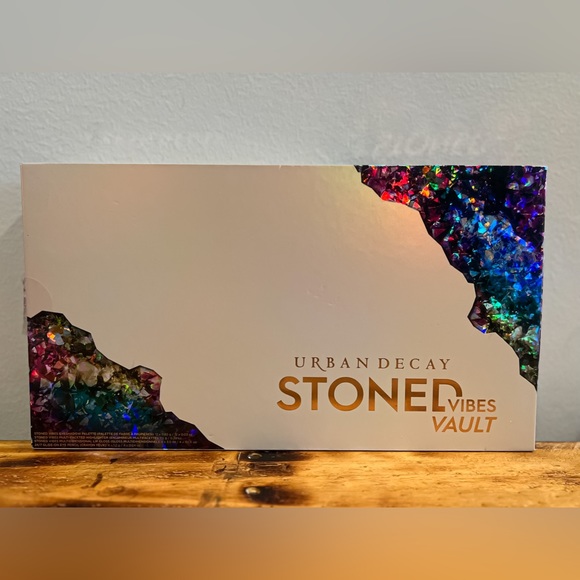 Urban Decay stoned vibes makeup vault - Picture 5 of 6